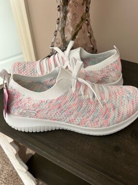 NWT Skechers Women's Ultra Flex(size 10)